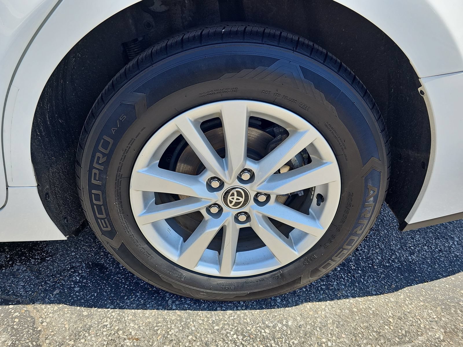 Used 2025 Toyota Camry LE FWD image 38