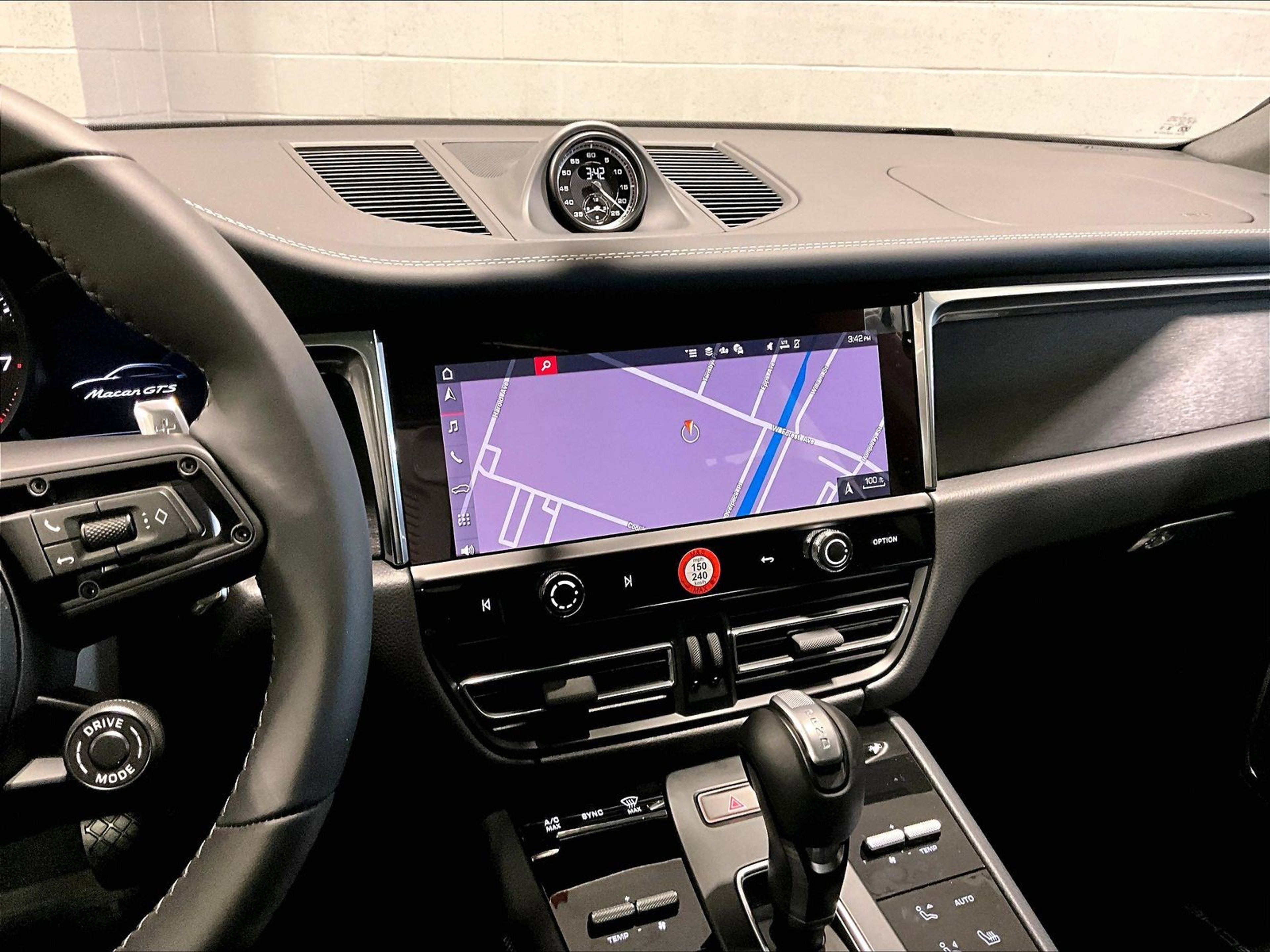 New 2026 Porsche Macan GTS image 9