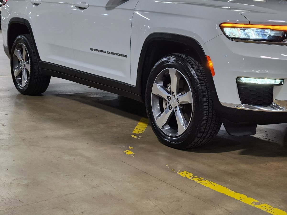 Used 2022 Jeep Grand Cherokee L Limited AWD/4WD image 16