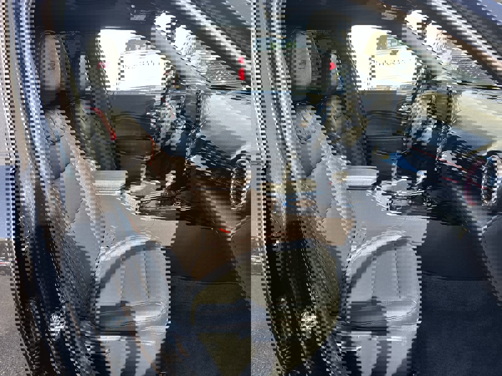 Used 2025 Chevrolet Trax RS w/ Sunroof Package image 22