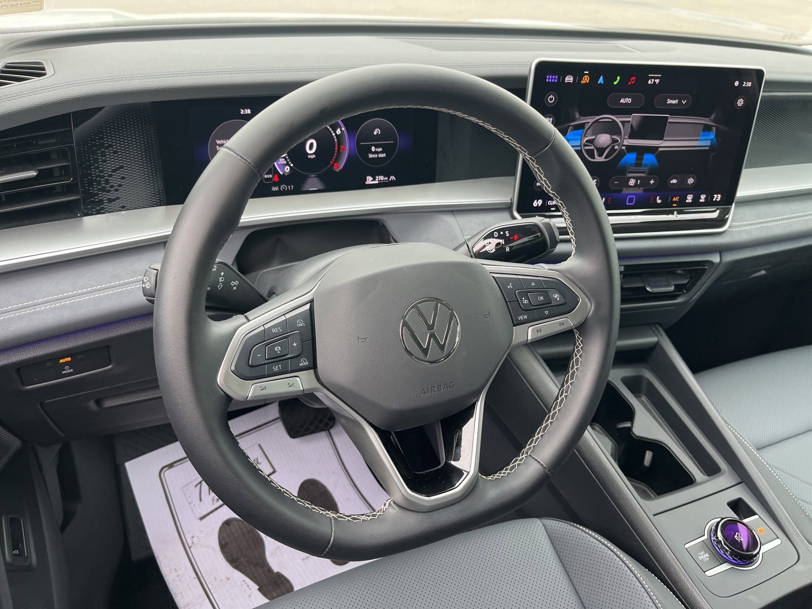 Certified 2025 Volkswagen Tiguan SE AWD/4WD image 35