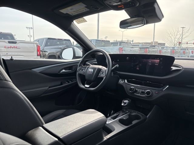 Certified 2025 Buick Envista Sport Touring FWD image 33