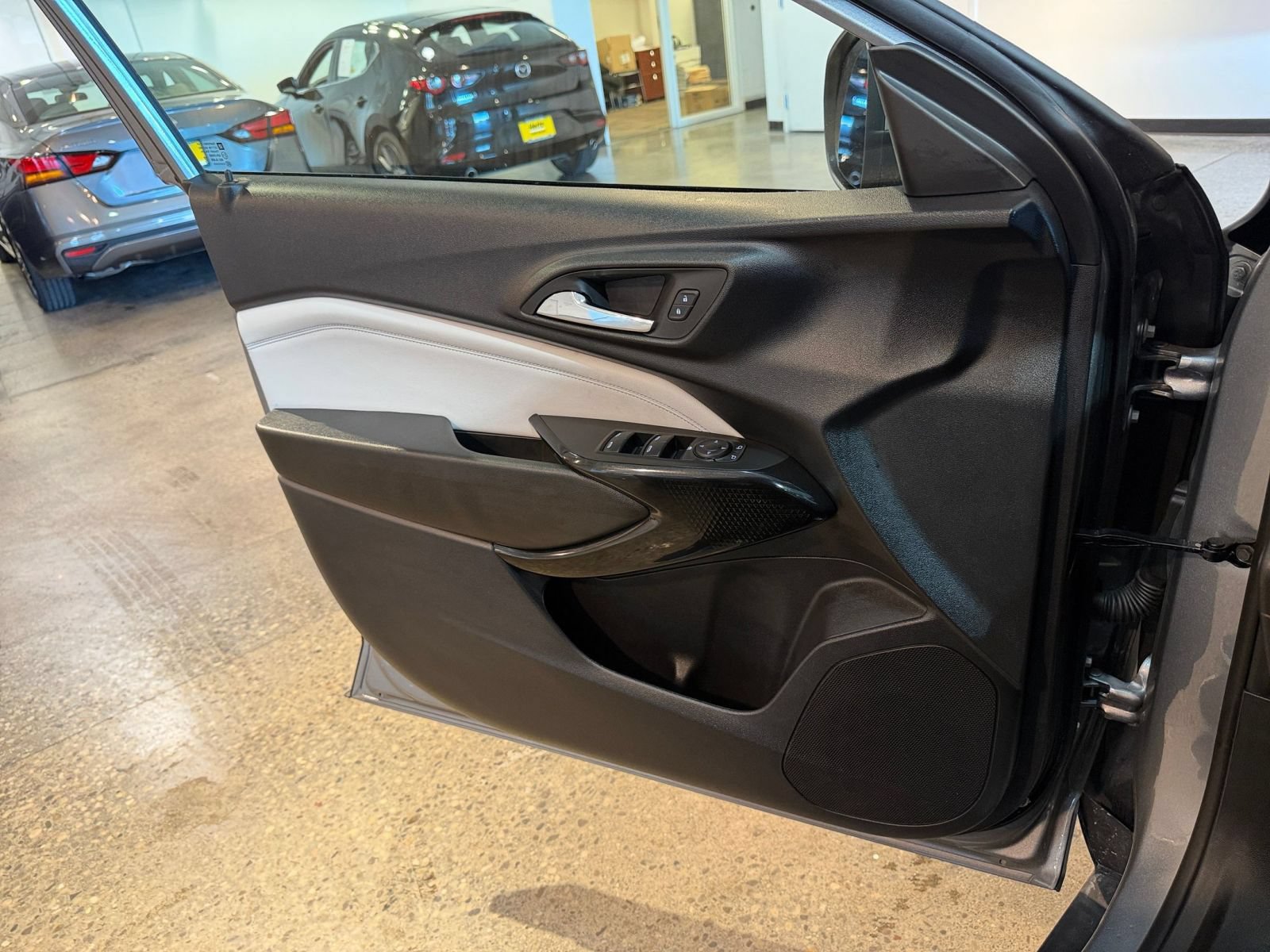 Used 2026 Chevrolet Trax LT FWD image 18