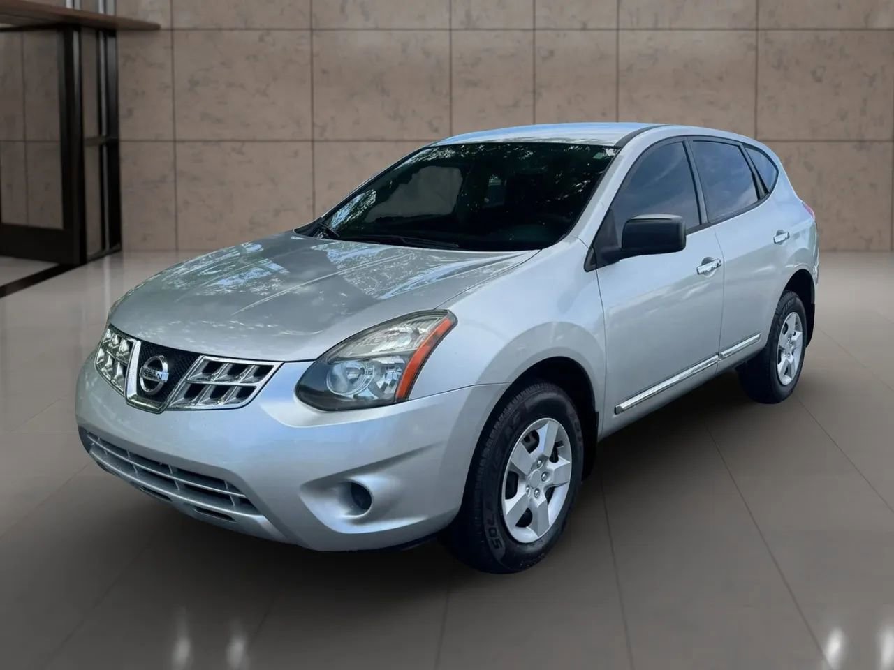 Used 2015 Nissan Rogue S image 2
