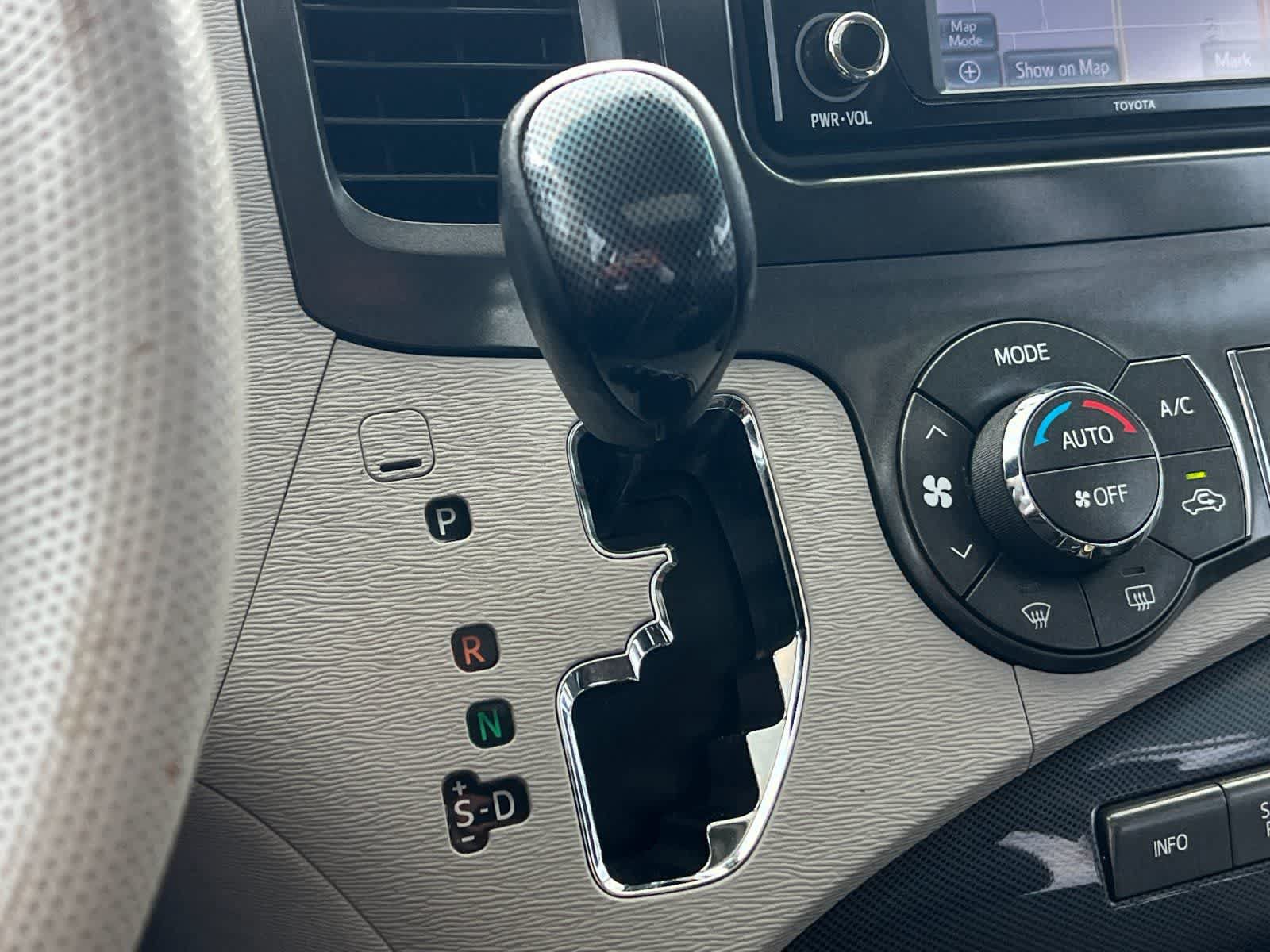 Used 2014 Toyota Sienna SE FWD image 24