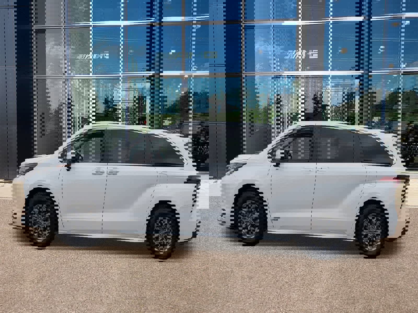 Used 2021 Toyota Sienna LE image 7