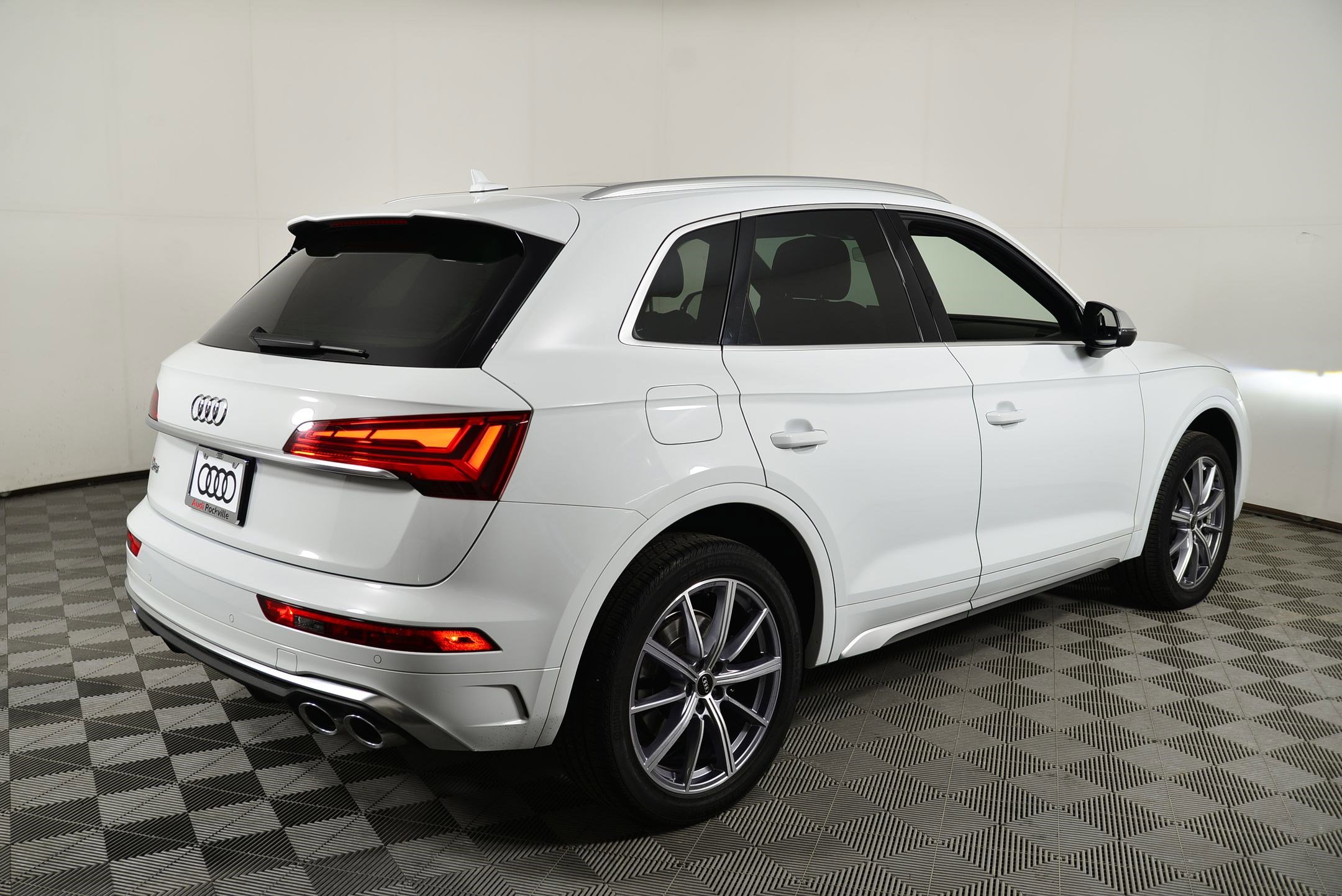Used 2022 Audi SQ5 Premium Plus w/ Premium Plus Package image 9