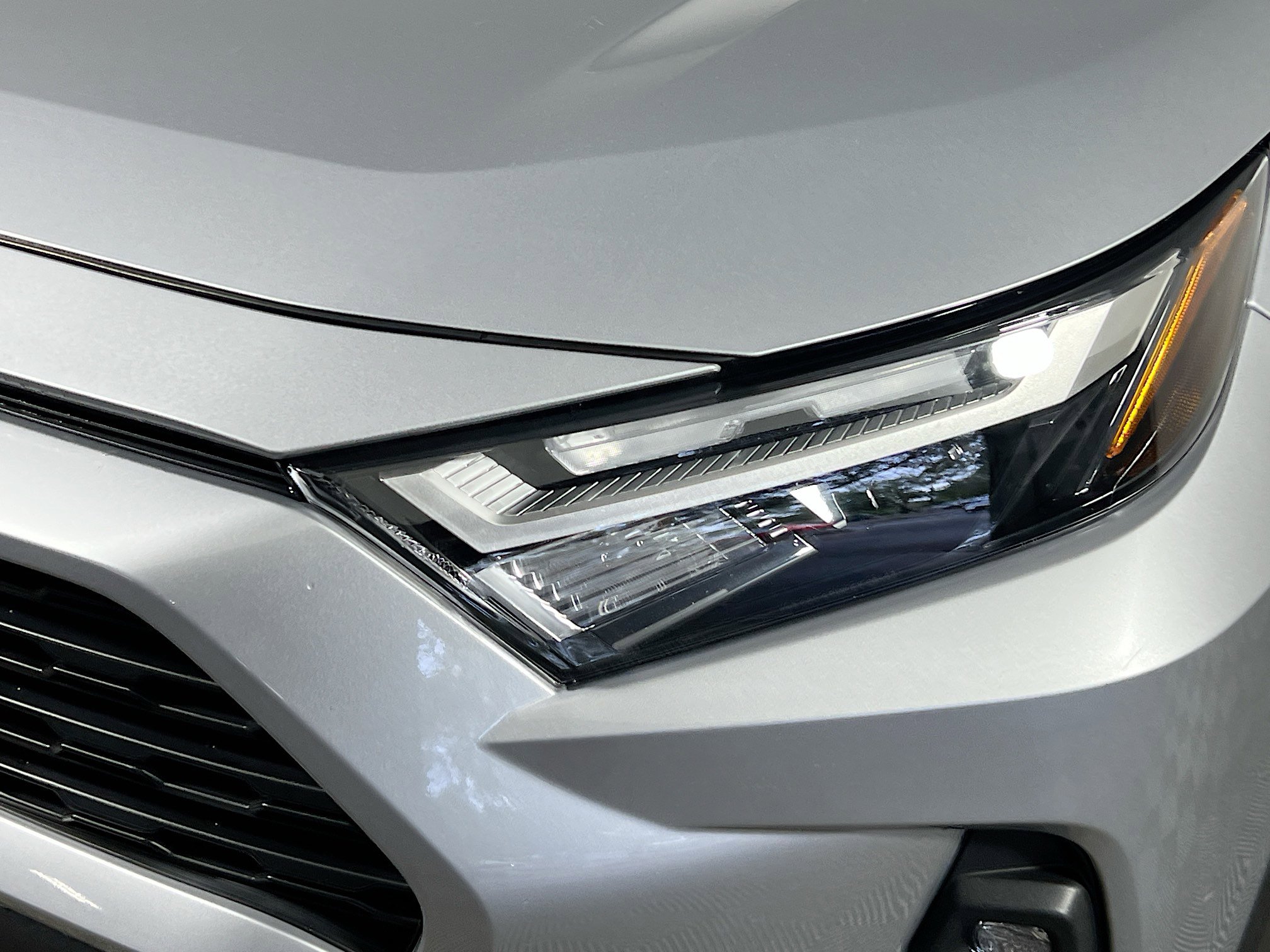 Used 2022 Toyota RAV4 XLE Premium image 12