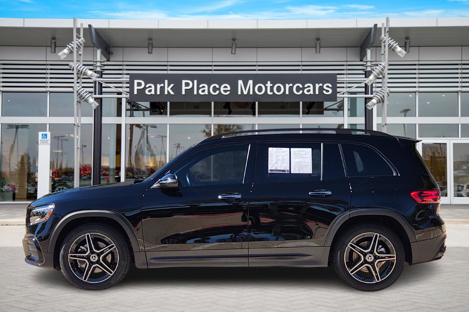 Used 2024 Mercedes-Benz GLB 250 GLB 250 image 3