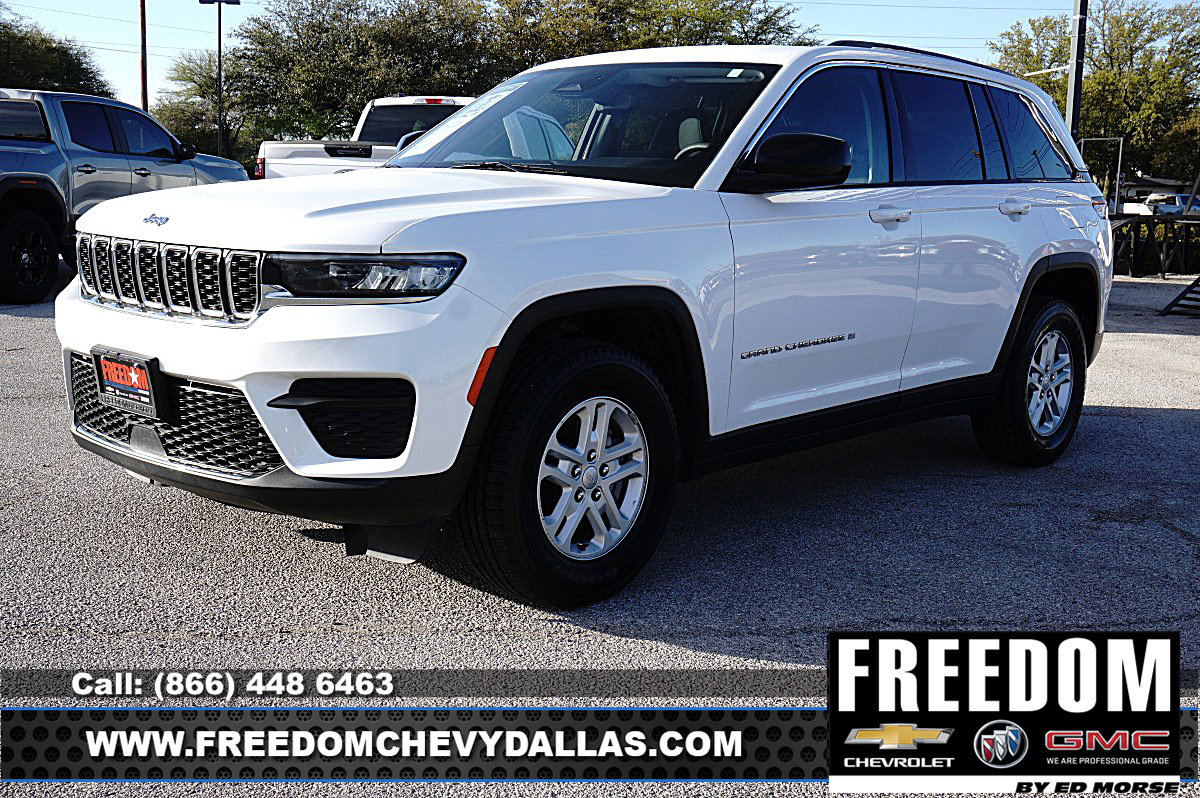 Used 2024 Jeep Grand Cherokee Laredo image 3
