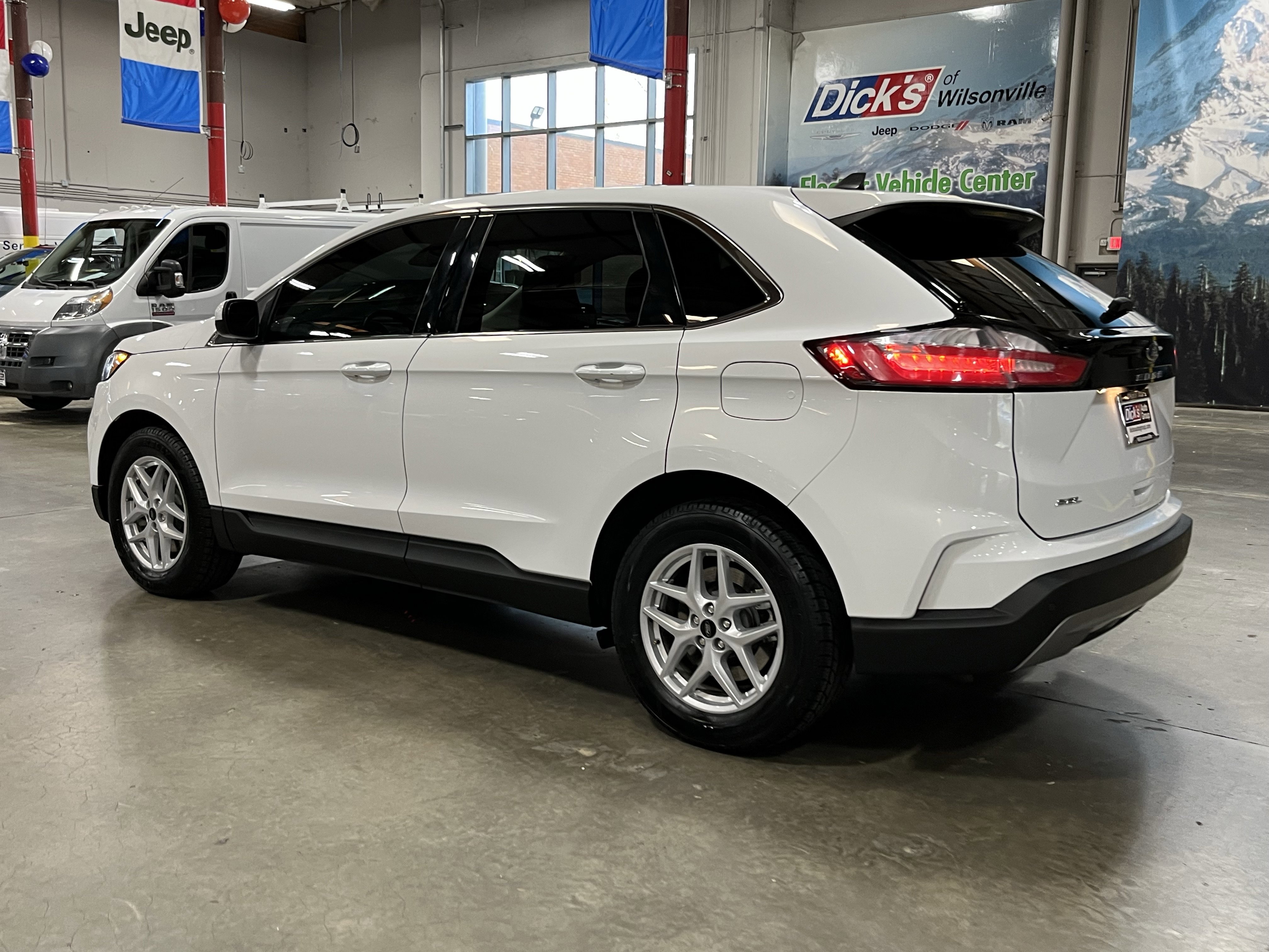 Used 2024 Ford Edge SEL image 3