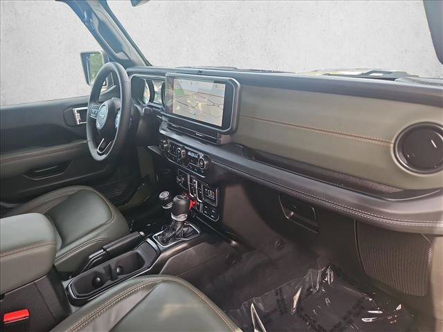 Used 2025 Jeep Gladiator Mojave AWD/4WD image 17