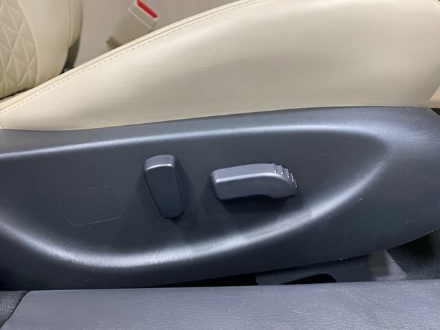 Certified 2016 Nissan Maxima Platinum FWD image 32