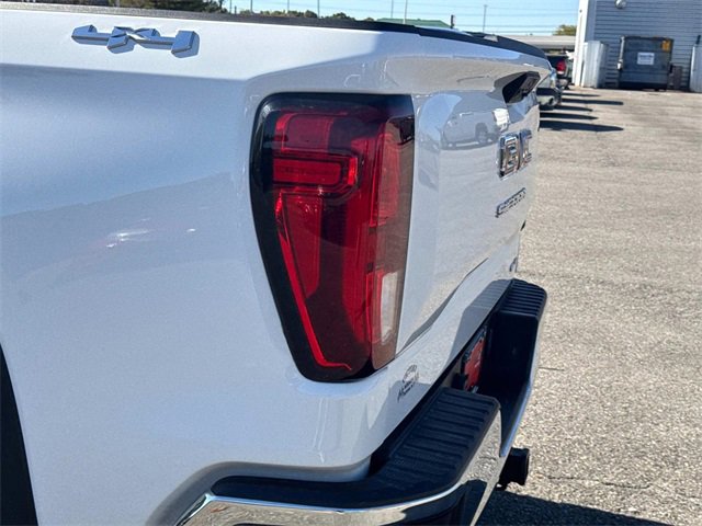 Used 2025 GMC Sierra 1500 SLE image 13