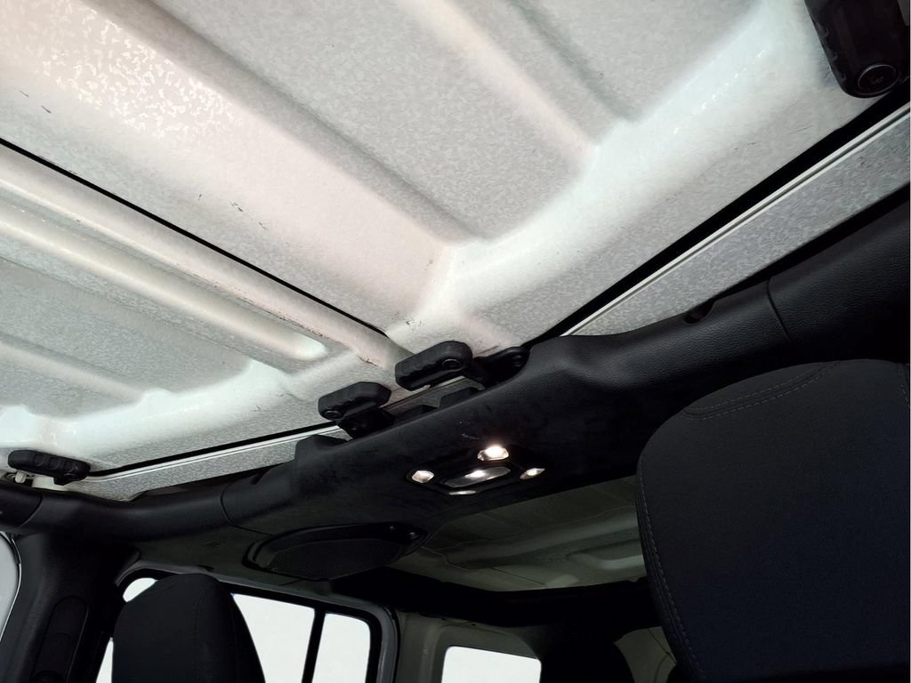 Used 2020 Jeep Wrangler Unlimited Sahara AWD/4WD image 20