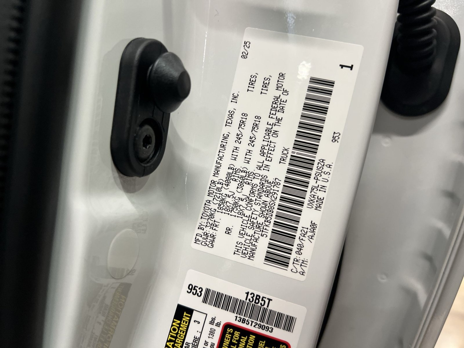 Used 2025 Toyota Tundra SR w/ SR Tow Package AWD/4WD image 25