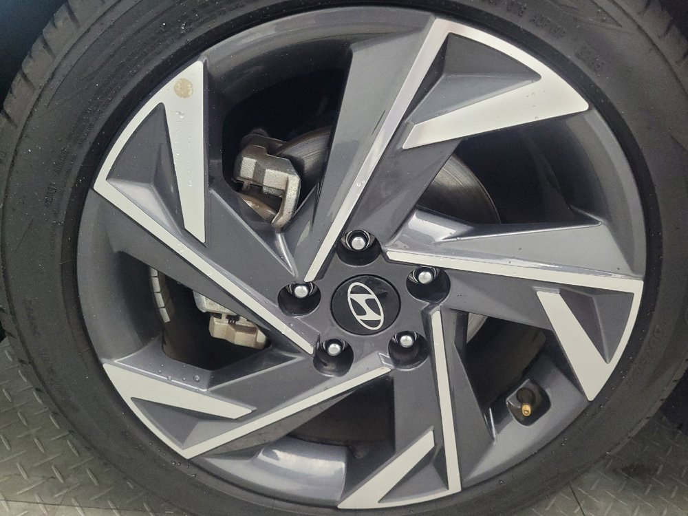 Used 2024 Hyundai Elantra Limited image 31