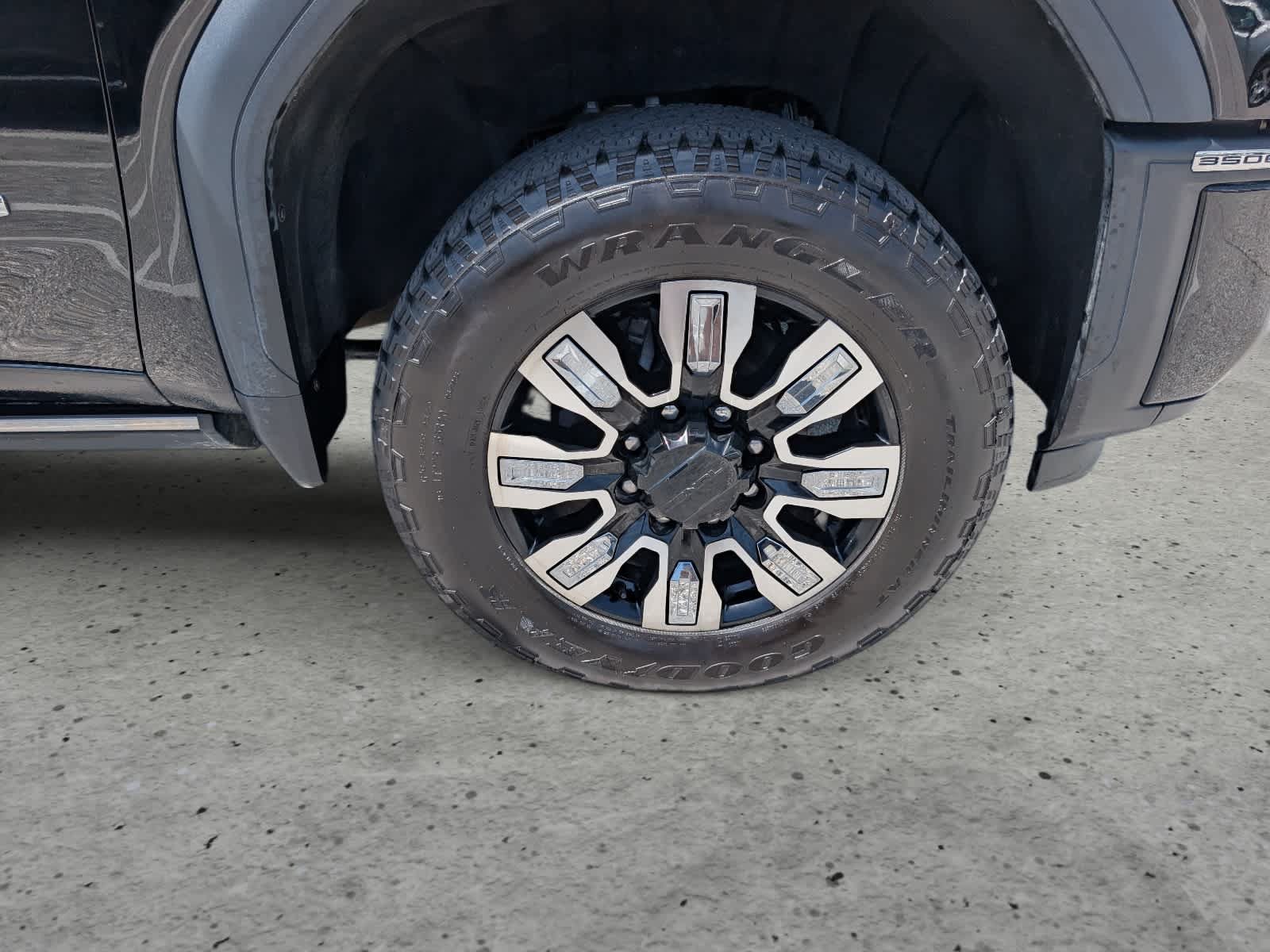 Certified 2025 GMC Sierra 3500 Denali w/ Denali Reserve Package AWD/4WD image 9