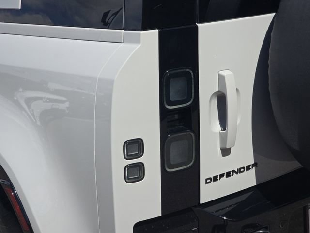 New 2026 Land Rover Defender 110 X-Dynamic SE AWD/4WD image 23