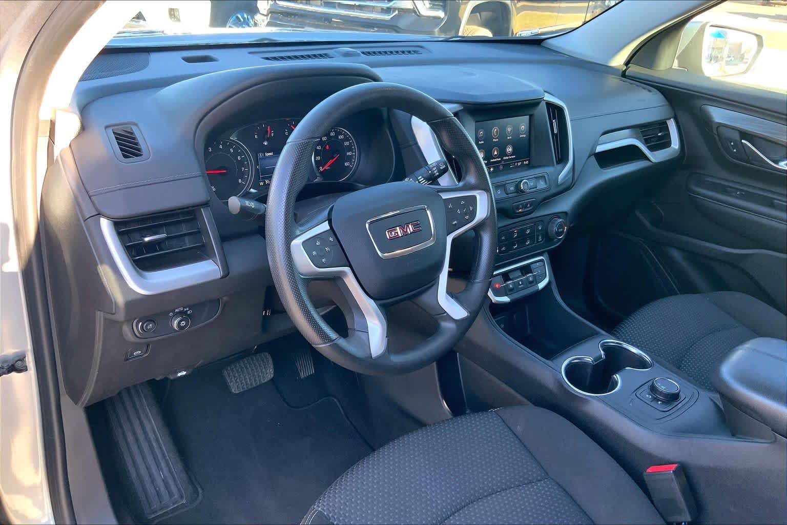 Used 2024 GMC Terrain SLE image 18