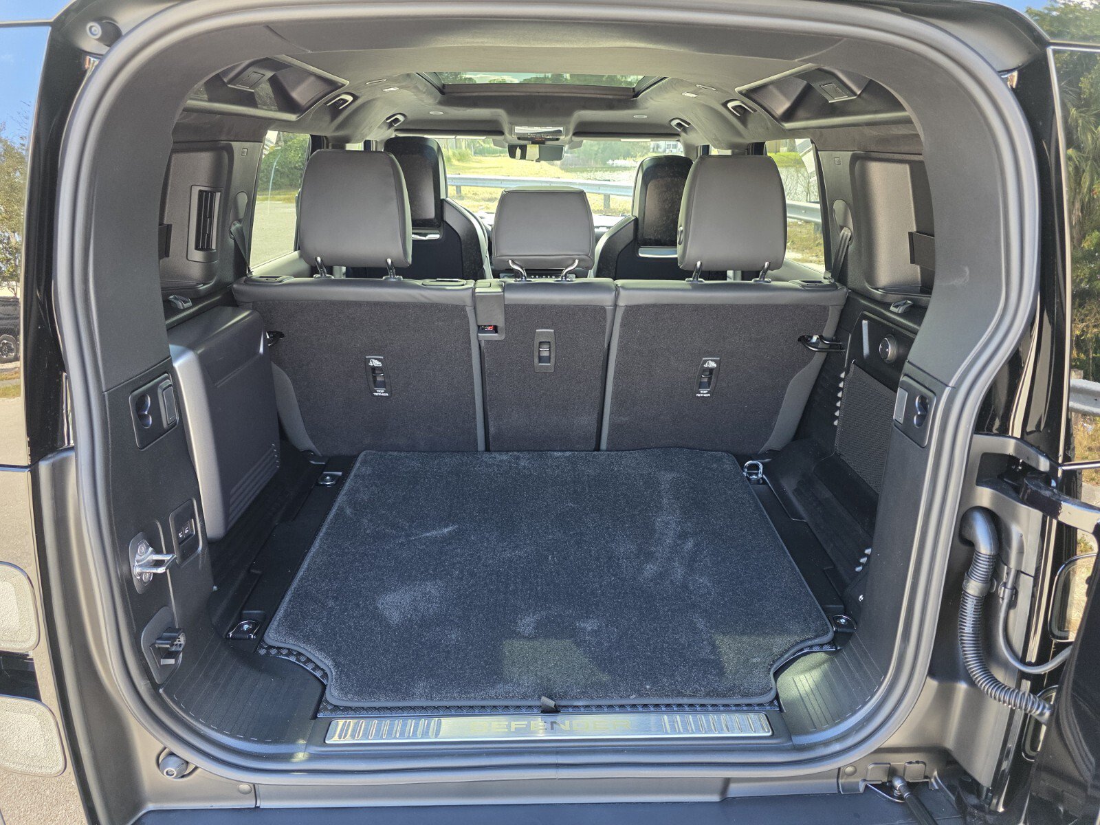 New 2026 Land Rover Defender 110 OCTA AWD/4WD image 19