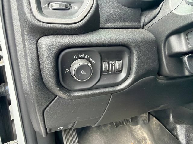 Used 2019 RAM 3500 Tradesman w/ Chrome Appearance Group RWD image 17