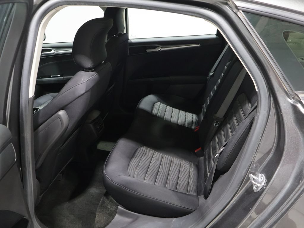 Used 2016 Ford Fusion SE FWD image 18