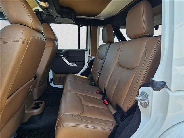 Used 2015 Jeep Wrangler Unlimited Sahara w/ Connectivity Group AWD/4WD image 14