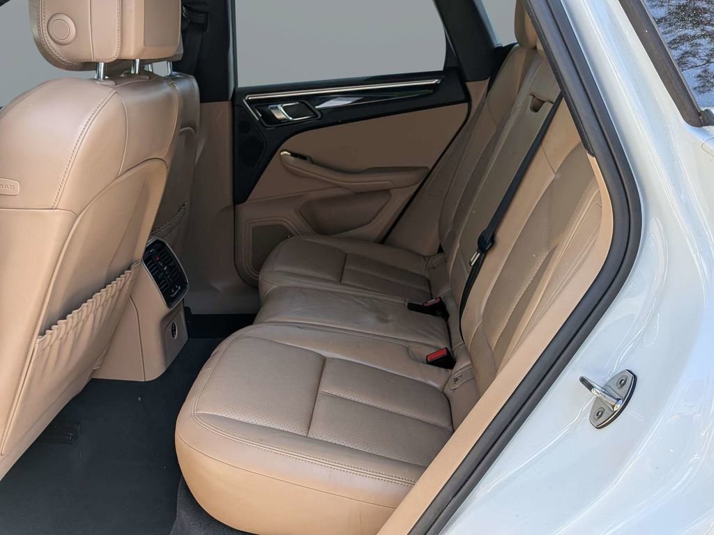 Used 2020 Porsche Macan image 12