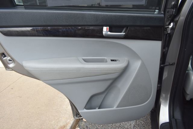 Used 2014 Kia Sorento LX image 28