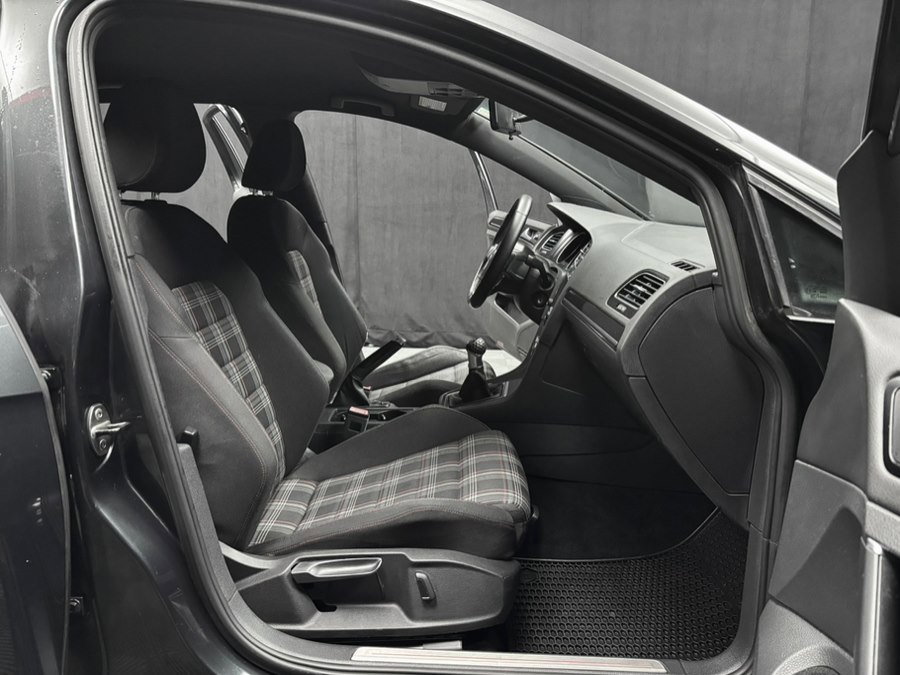 Used 2016 Volkswagen GTI SE image 27