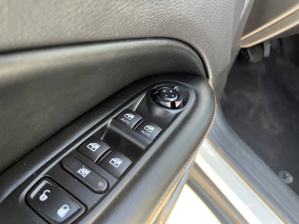 Used 2018 Jeep Compass Latitude w/ Cold Weather Group image 14