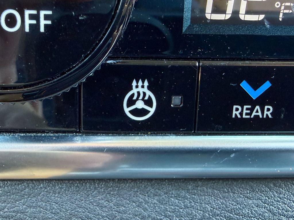 Used 2022 Nissan Rogue Platinum w/ Head-Up Display Package image 17