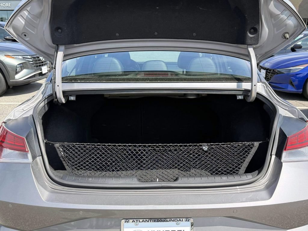 Certified 2023 Hyundai Elantra Limited w/ Cargo Package FWD image 6