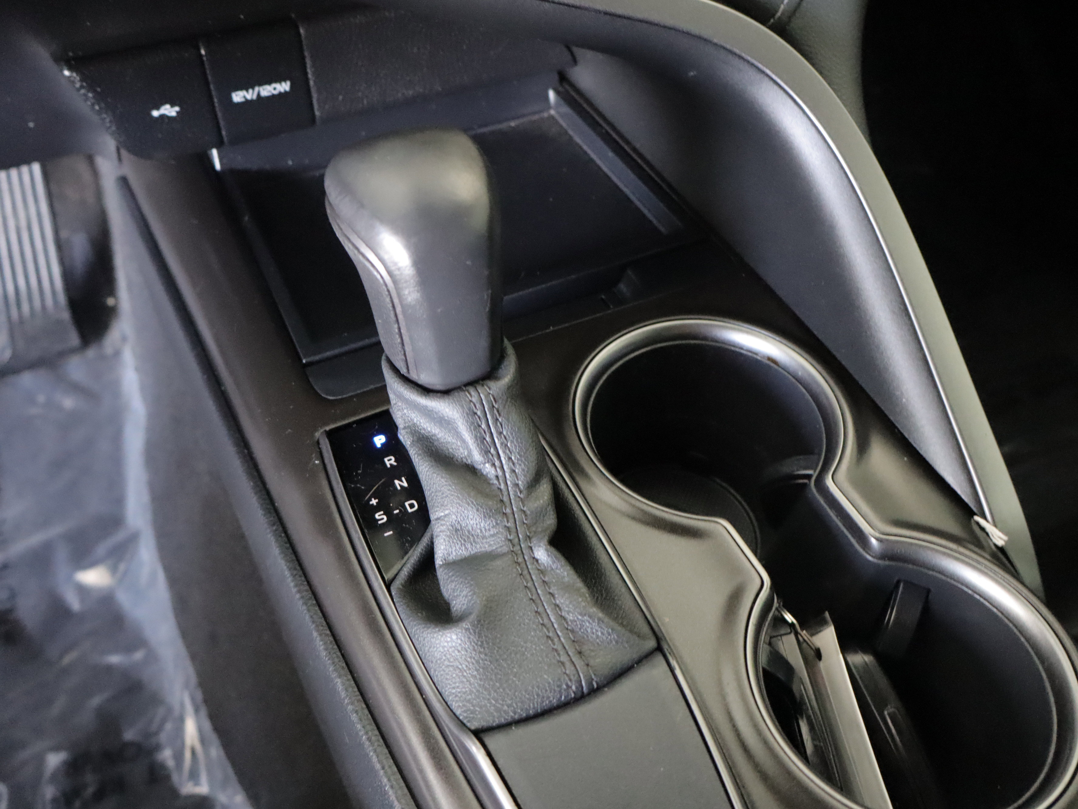 Used 2021 Toyota Camry SE w/ Convenience Package FWD image 17
