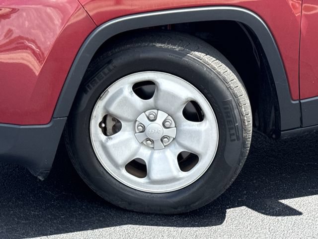 Used 2015 Jeep Cherokee Sport FWD image 38