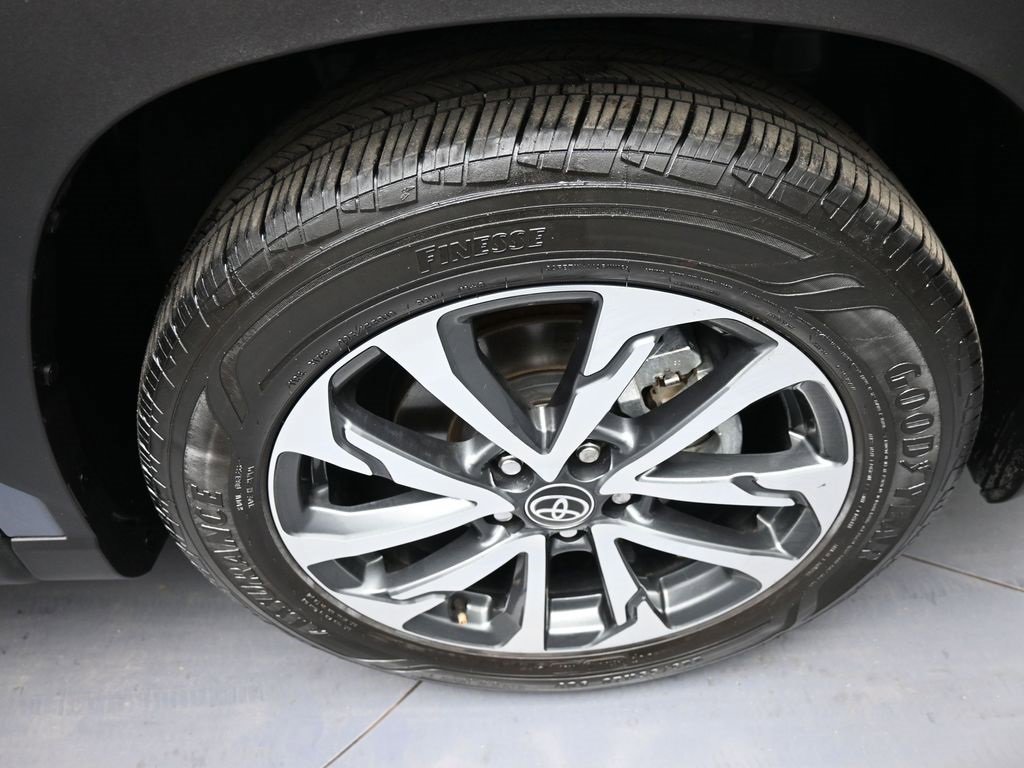 Certified 2023 Toyota Corolla Cross XLE image 12