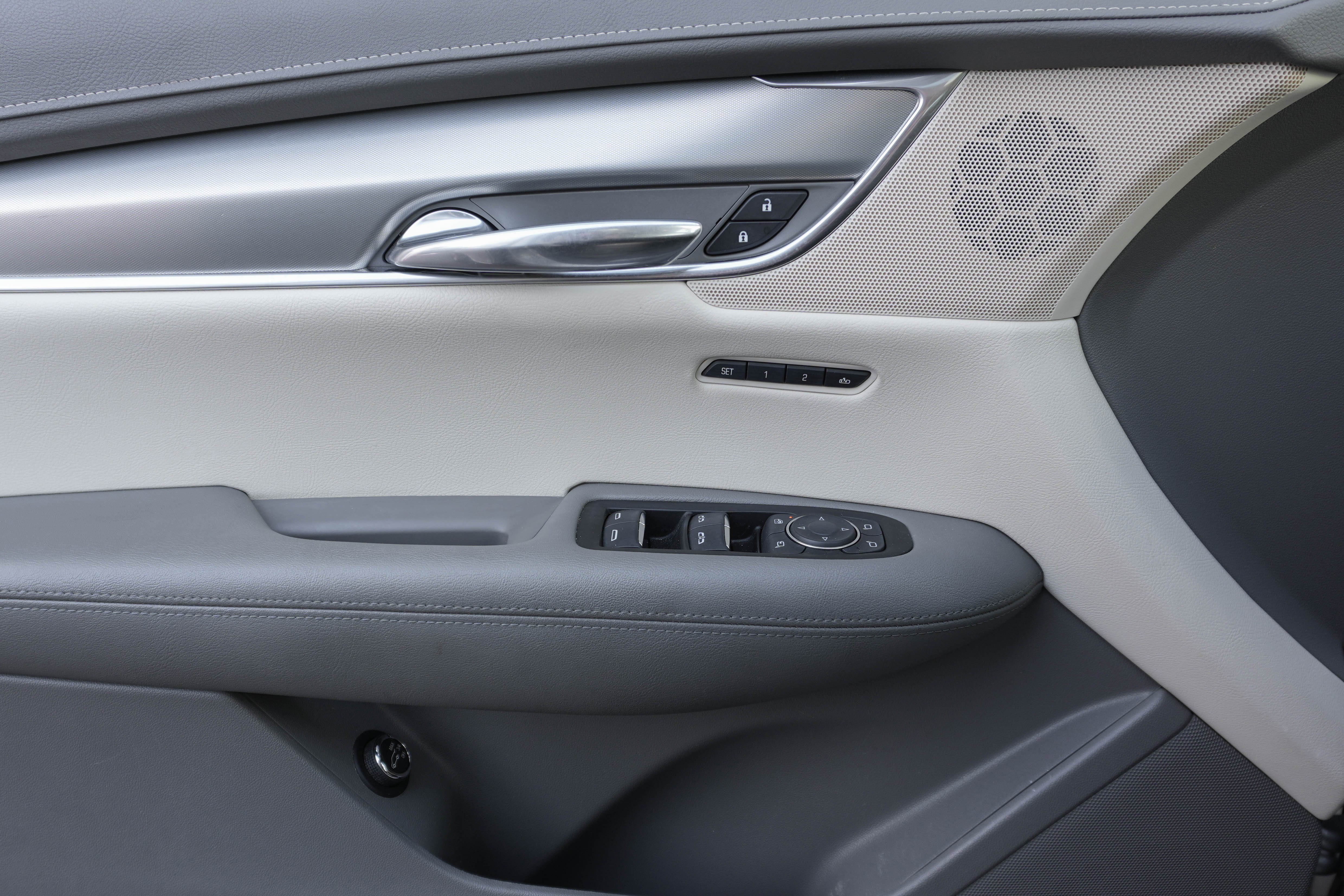 Used 2017 Cadillac XT5 Luxury w/ Driver Awareness Package image 10