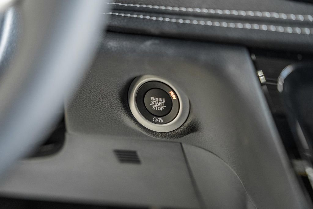 New 2026 Chrysler Pacifica Limited w/ Uconnect Theater Family Group image 24