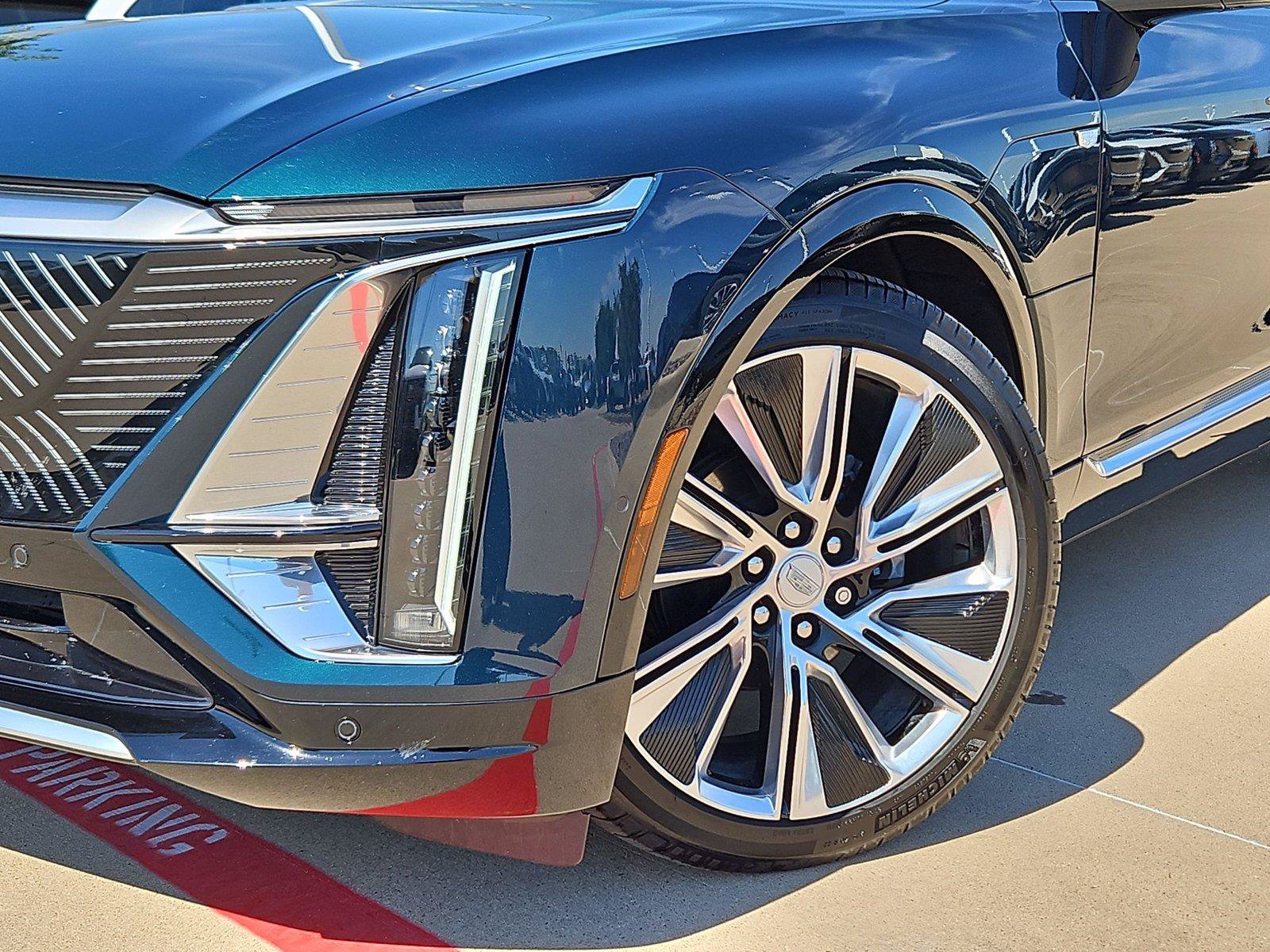 Certified 2025 Cadillac Lyriq Luxury w/ LPO, Floor Liner Package AWD/4WD image 7
