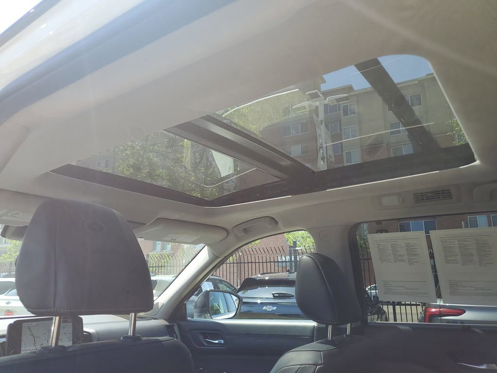 Used 2022 Nissan Pathfinder Platinum w/ Cargo Package FWD image 17