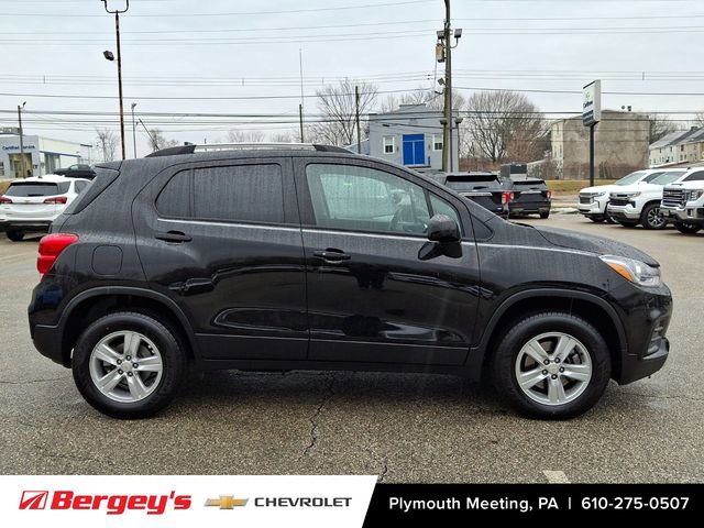 Certified 2022 Chevrolet Trax LT w/ LT Convenience Package image 9