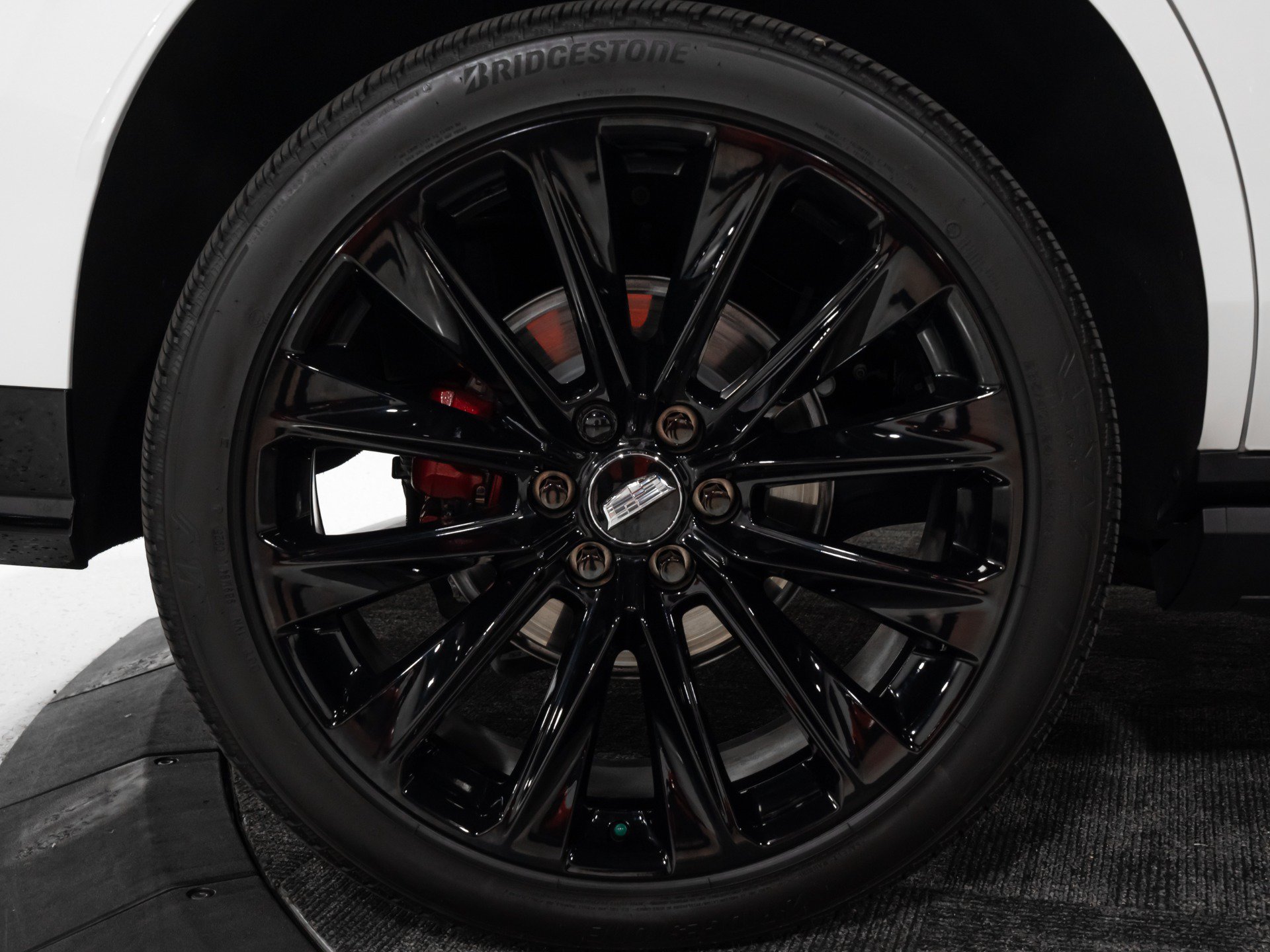 Used 2025 Cadillac Escalade V w/ LPO, ONYX Package AWD/4WD image 31