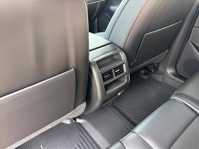 Used 2025 Cadillac XT5 Premium Luxury w/ Technology Package AWD/4WD image 16