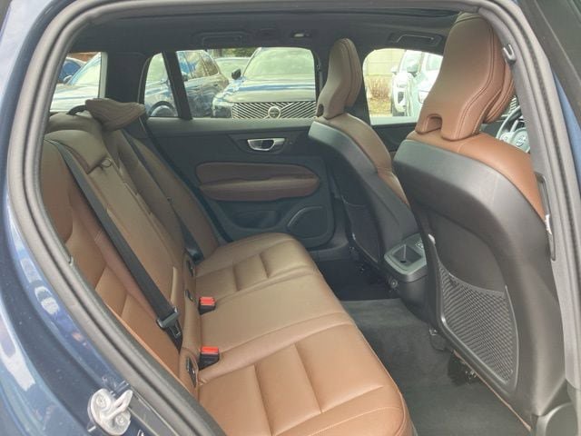 Certified 2025 Volvo V60 B5 Cross Country Plus AWD/4WD image 19