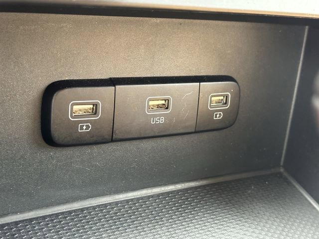 Used 2023 Kia Carnival LX image 17