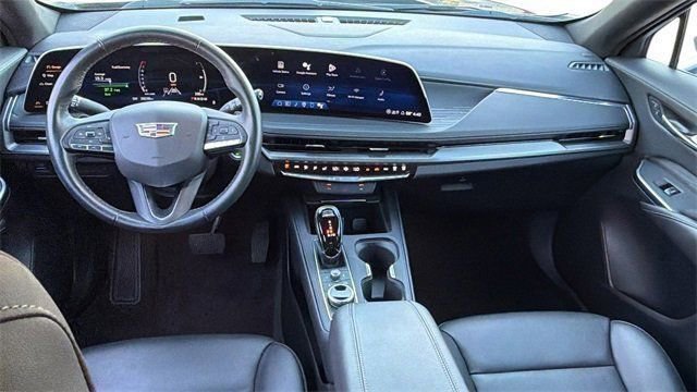 Used 2025 Cadillac XT4 Premium Luxury image 14