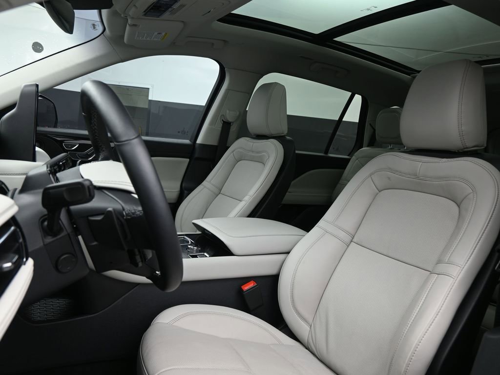 Used 2025 Lincoln Aviator Reserve RWD image 13