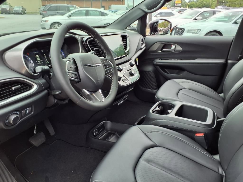 New 2026 Chrysler Voyager LX image 11