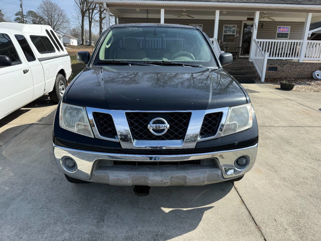 Used 2010 Nissan Frontier SE w/ SE Value Truck Pkg image 6